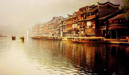 張家界國(guó)家森林公園、袁家界、天子山、大峽谷、玻璃橋、鳳凰古城兩晚三日游